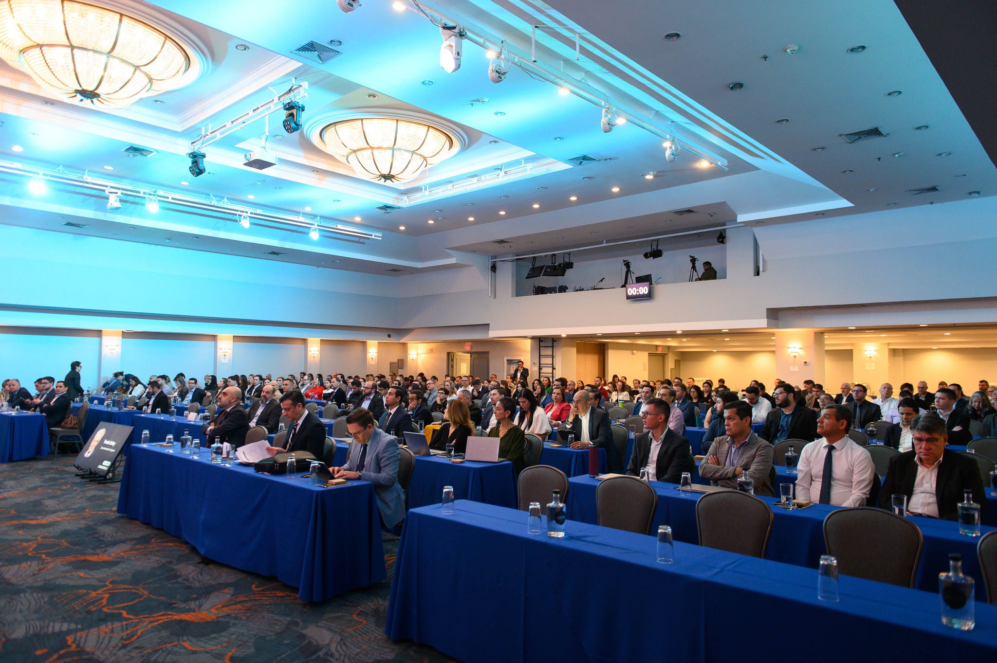 Auditorio lleno de asistentes participando en el foro FINNOVA 2026.